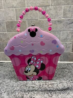 Disney Minnie Mouse Pink Cupcake Tin Handbag with Beaded Handle. B33